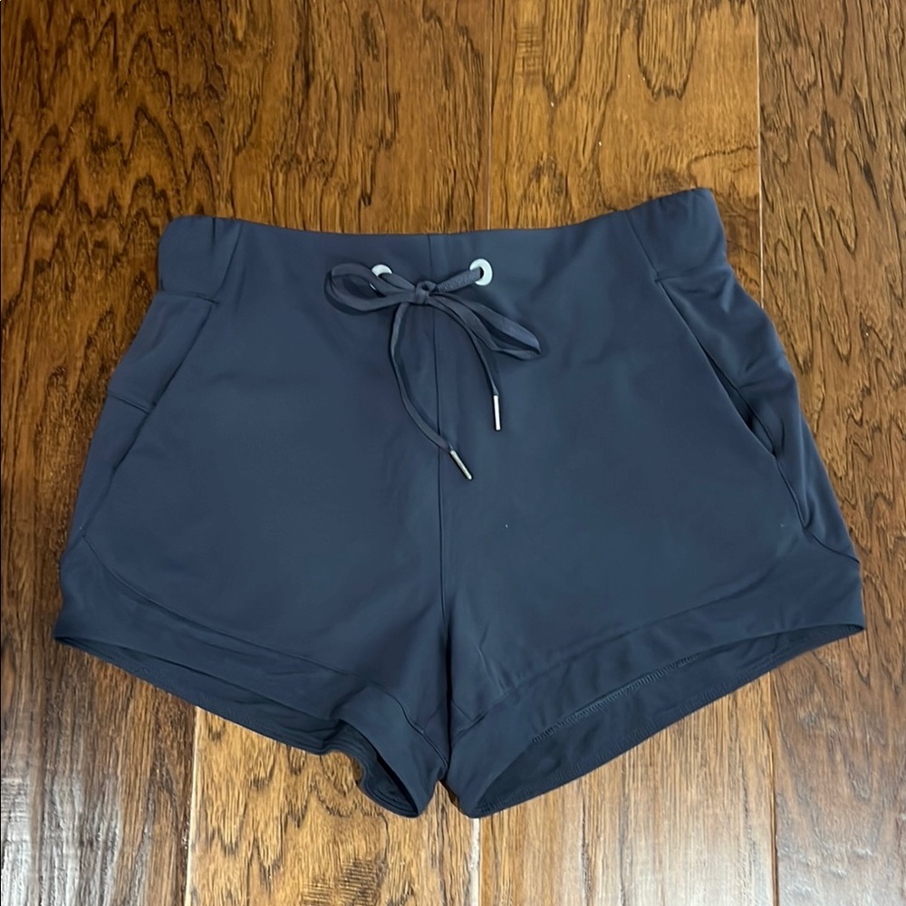 Women’s Southern Athletica Size Small Gray Shorts with pockets